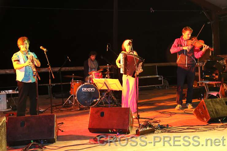 2014.09.05_21.35.39.jpg - "Das Großmütterchen Hatz"