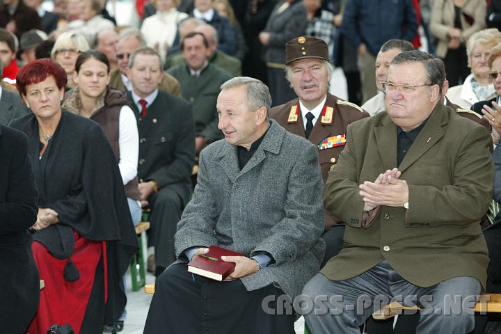 2008.09.21_11.05.25.JPG - Pfarrer Thadd�us Gornicki von Haidershofen und sein Amtskollege Josef Maresch von Vestenthal.