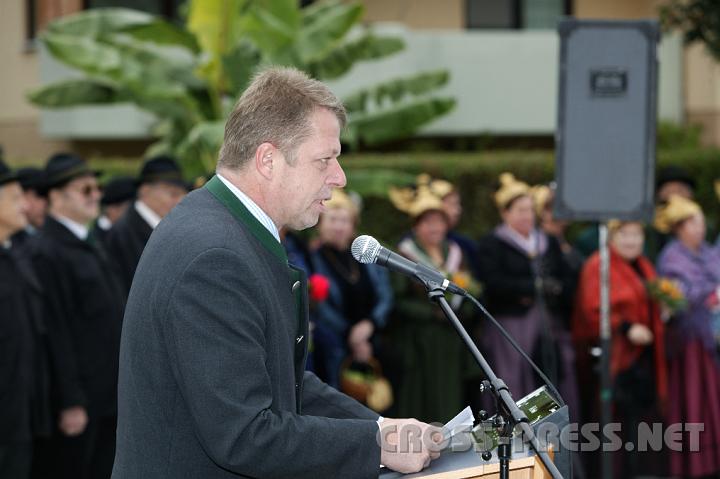 2008.09.21_11.12.53.JPG - Vizebgm. Rudolf Graf begr��t die Festg�ste, B�rger und Ehrenb�rger, sowie die Vereine.