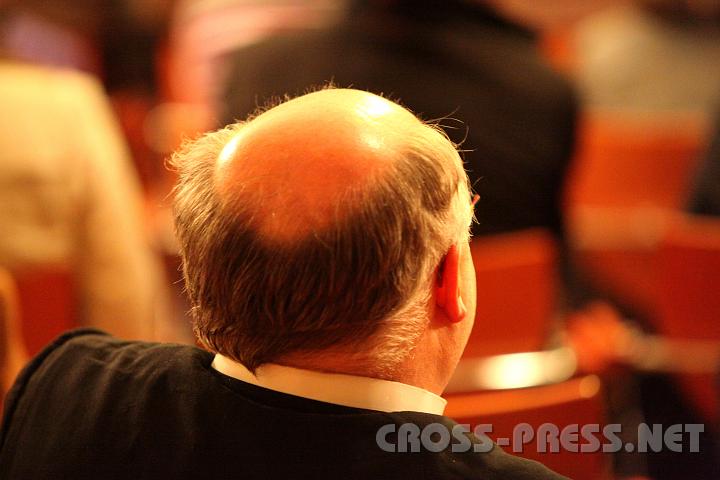 2010.04.16_19.17.46.jpg - Der ehrw�rdige "Heiligenschein" des Herrn Direktor.  ;))