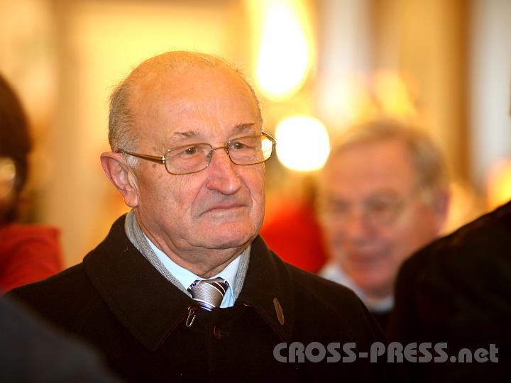 2011.12.10_11.25.25.jpg - Prof. Dr. Karlheinz Huber schrieb ein Vorwort zum Buch.