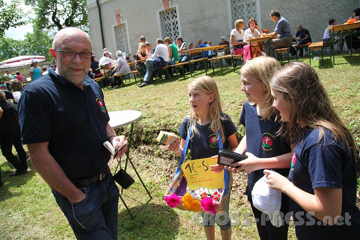 2012.06.23_13.12.38.jpg - Prof. Piwonka kauft noch ein paar Lose...