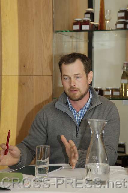 2015.03.19_10.54.16.JPG - Stefan Kastenhofer stellt die Gartenakademie vor.