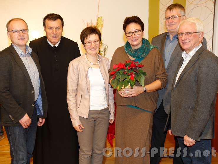 2015.12.15_21.19.45_c.JPG - V.l.n.r.: Bürgermeister Johann Spreitzer, Altabt Berthold Heigl, Leiterin von Haus St.Benedikt Lucia Deinhofer, Referentin Psyhiater Dr. Michaela Fried mit Gatten Michael Fried und Altbürgermeister Franz Deinhofer.