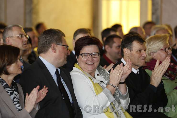 2016.04.01_09.18.10.JPG - Bezirkshauptfrau Martina Gerersdorfer, Hermann Dikowitsch (Leiter der Abteilung Kunst und Kultur im Amt der NÖ Landesregierung),  LAbg. Michaela Hinterholzer (Obfrau Tourismusverband Moststraße)