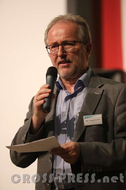 2016.09.29_19.41.12.JPG - Mag. Johannes Deinhofer, Direktor des Bildungszentrums St. Benedikt, begrüßt als Organisator den Vortragenden.