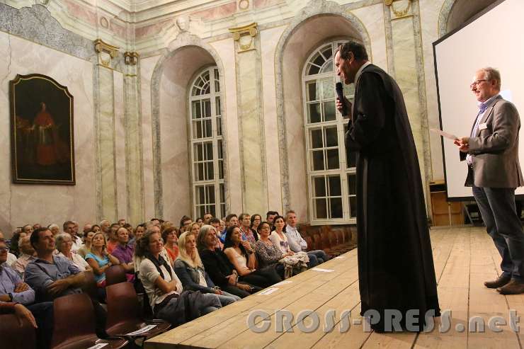 2016.09.29_19.44.03.JPG - Der Vortrag fand im Promulgationssaal statt.