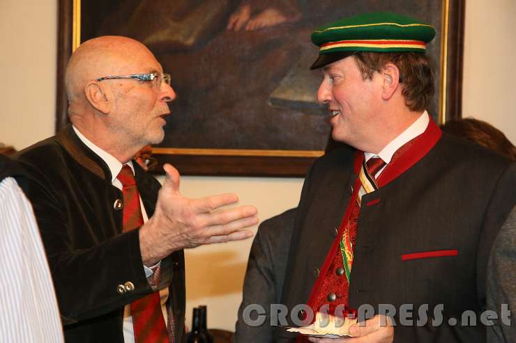 2017.01.13_15.45.26.jpg - OStR Mag. Gerald Gruber (links) war ein Schüler von Dr. Huber.