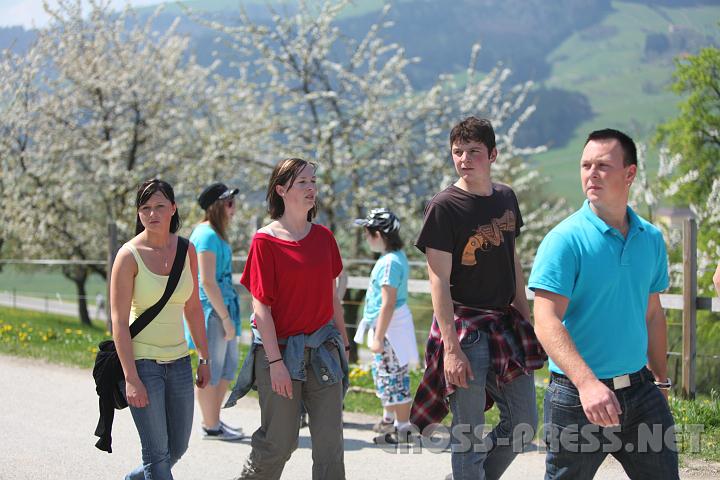 2010.04.25_11.26.00.jpg - Einige schau'n schon recht m�de aus...