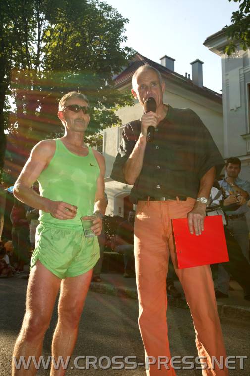 05.06.18_233 Strahlender, wegen Handicap, eigentlich Fu�icap, nur moralischer Sieger. Mit dem Leidensgenossen Achilles  w�nschen wir gute Besserung !