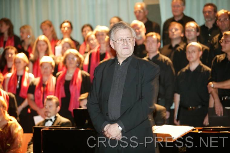 06.06.11_142 Anton Steingruber, Leiter des 'Cantus Hilaris', diesmal als Bariton in einer S�ngerrolle. Er k�ndigte seine musikalische 