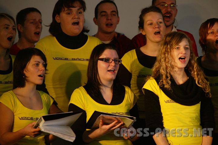 2007-12-09_11.39.32.JPG - 'Voice-b�cher' Chor, wie immer in Topform.