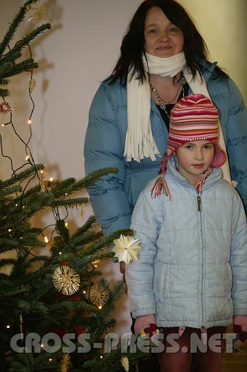 2007-12-16_15.55.20.JPG - Lisa und ihre Mama halfen auch mit.