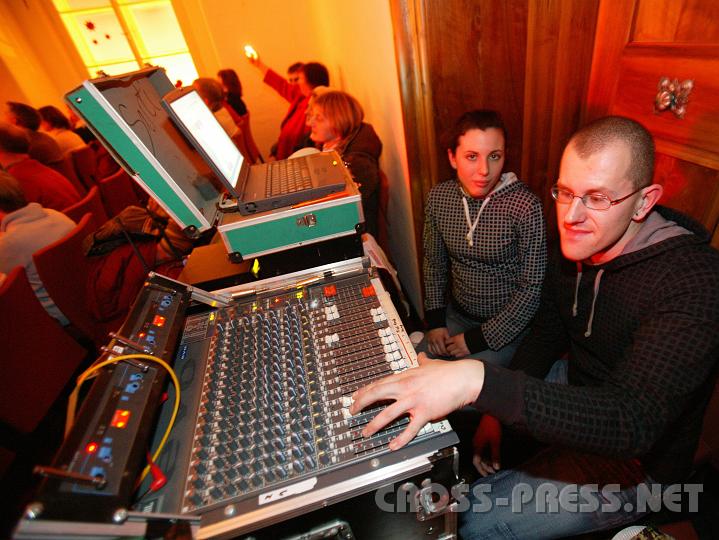 2007-12-16_18.36.53.JPG - "Phrenetic Sound, Light, Video".