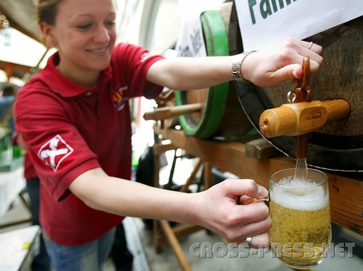 2008.04.20_14.06.11.JPG - Tankstelle f�r den fl�ssigen Goldschatz des Mostviertels.