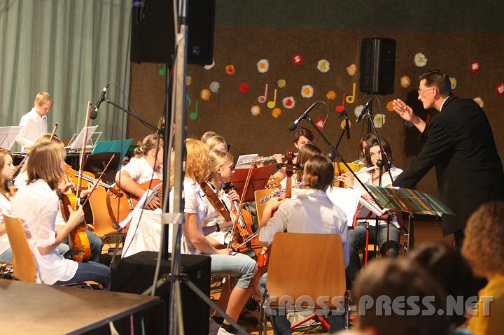 2010.06.26_19.08.06.jpg - Die Band der Musikschule unter der Leitung von Ewald Huber.
