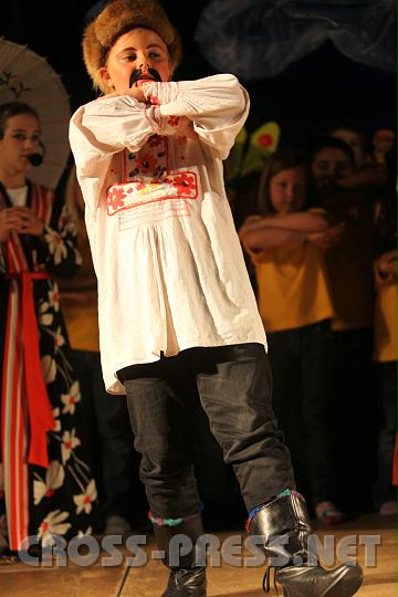 2010.06.26_19.24.52.jpg - Ein weiterer Weltmusiker: Dimitrij aus Russland, dargestellt von Laura Kogler.