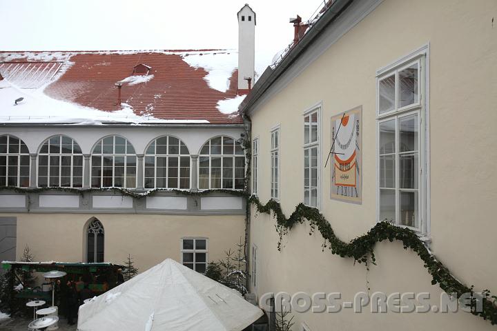 2010.11.28_11.37.21.jpg - Auch die Au�enw�nde waren reich mit Efeu geschm�ckt.