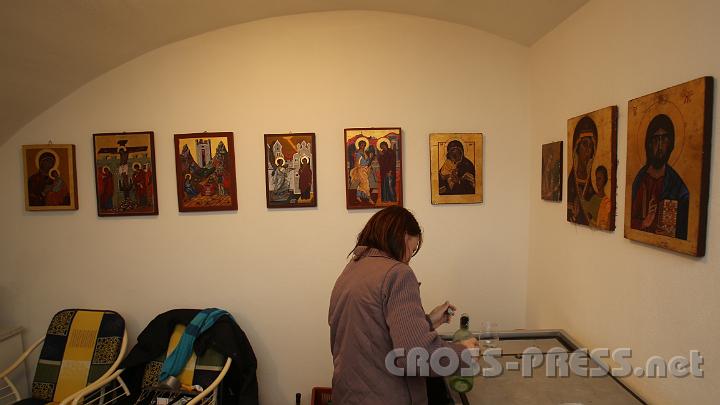 2012.10.13_17.46.52.jpg - Die Ikonen wurden von einem früheren Hausbesitzer gemalt.