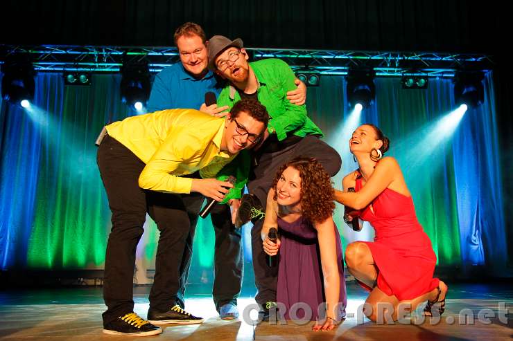 2015.11.07_22.23.27.cr.JPG - A-Cappella Akrobatik.  ;)