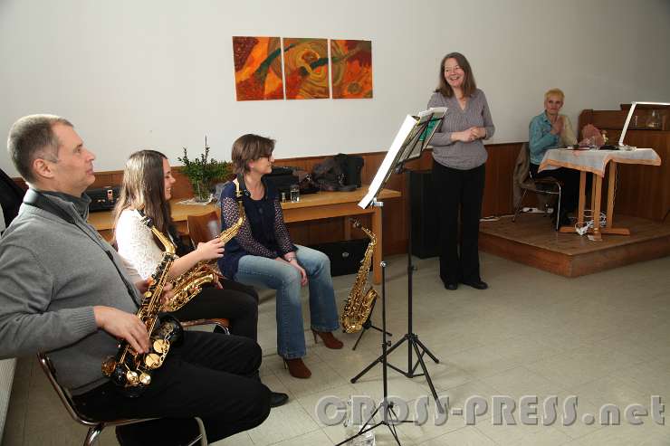 2016.03.05_15.48.52.jpg - Helga Rumpl, Leiterin der Bibliothek, begrüßt die Gäste.