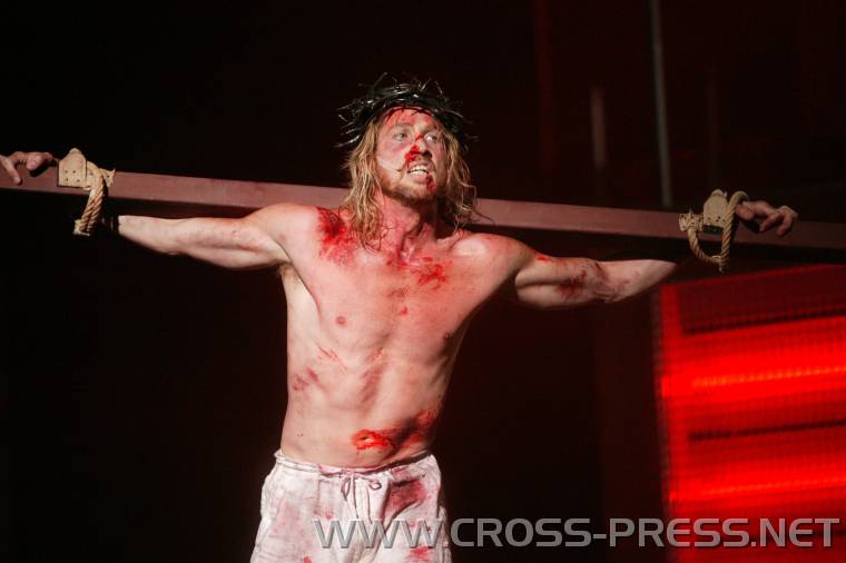 05.07.20_113 Jesus tr�gt das Kreuz.