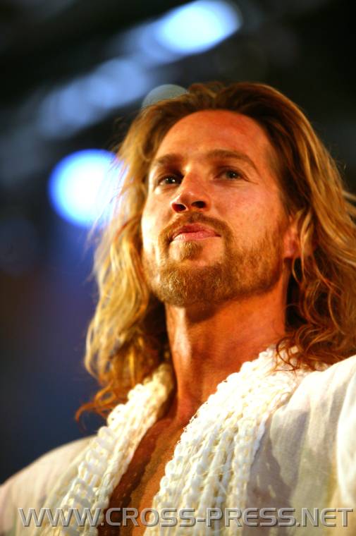 05.07.20_160 Stolzer Jesus. Wieder auferstanden, leider nicht im St�ck, sondern erst f�r die Zugabe.