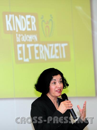 2010.03.22_10.25.27.jpg - LAbg.Andrea Gottweis, Pr�sidentin des �.Familienbundes, bei der Er�ffung der Enquete.