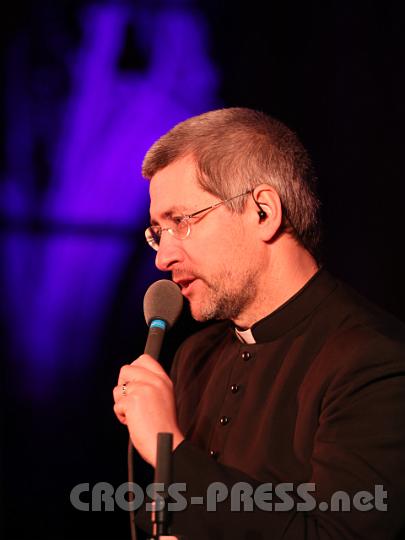 2013.03.17_20.48.53.jpg - Es ist schon eine Herausforderung, auf der Bühne "im Rampenlicht" zu stehen...