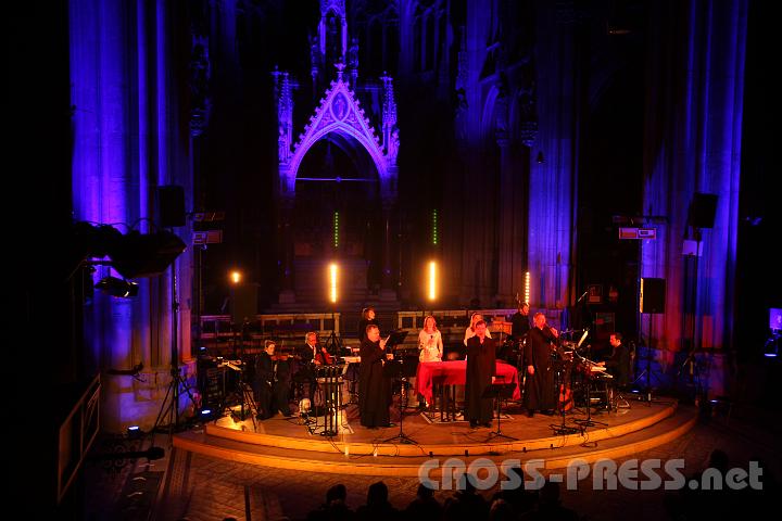 2013.03.17_21.45.40.jpg - Schon die vorangegangene erste CD der 3 Priester, "Spiritus Dei", erreichte 2012 mit über 100.000 verkauften Exemplaren Goldstatus und begeisterte durch den Mix aus kirchlichen Klangwelten und modernen Poparrangements.