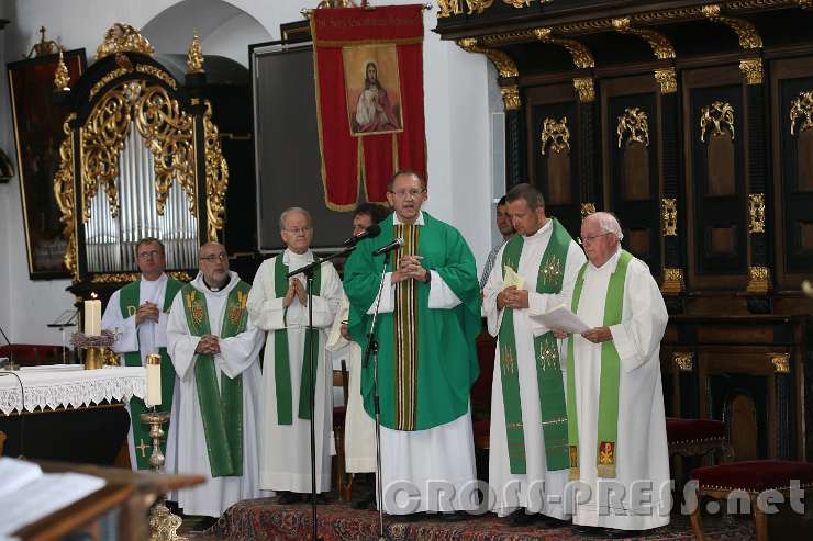 2016.09.04_14.46.44.JPG - P. Dr.Karl Wallner mit Konzelebranten.
