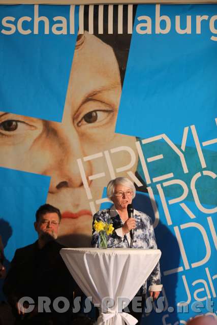 2017.04.07_14.40.55.jpg - Die inhaltliche Leiterin der Ausstellung, Helene Miklas.