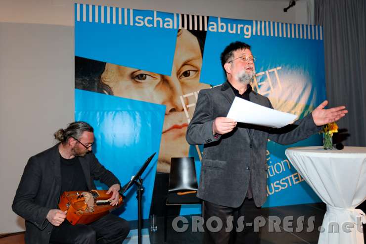 2017.04.07_14.56.09.jpg - Simon Wascher (Drehorgel) und Manfred Hartl (Gesang)