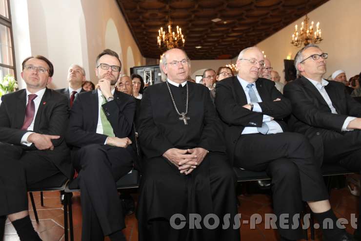 2017.04.07_15.03.05.jpg - Mitte: Abt Georg Wilfinger OSB von Stift Melk. Rechts: Kurt Farasin, Künstlerische Leiter der Schallaburg.