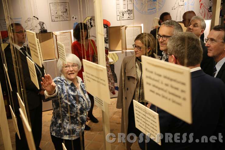 2017.04.07_15.24.41.jpg - "Die Ausstellung verbindet das geschichtliche Geschehen der Reformationszeit in Niederösterreich mit der Bildungsfrage und vermeidet dadurch eine rein historisierende Betrachtungsweise", erklärte die inhaltliche Leiterin der Ausstellung, Helene Miklas.