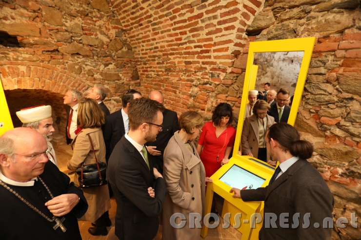 2017.04.07_15.37.42.jpg - Freiheit verlangt Verantwortung, Verantwortung verlangt Bildung. Hier kann jeder Besucher testen, ob er den damaligen Aufnahmevoraussetzungen als Lehrer entsprochen hätte ...