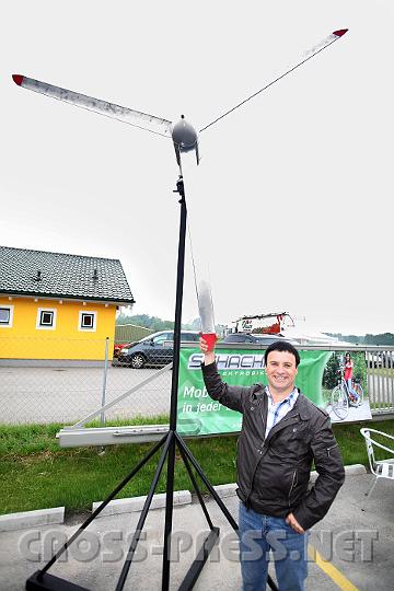 2009.05.15_13.02.23_01.jpg - Erfinder Franz Schachner von "Elektro-Bikes" wird in Zukunft vermehrt auf Nutzung der Windenergie setzen.