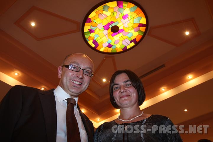 2009.09.26_21.42.02_01.jpg - Der Aschbacher B�rgermeister Franz Kirchweger und Sonja Schoder auf dem Tanzparkett.