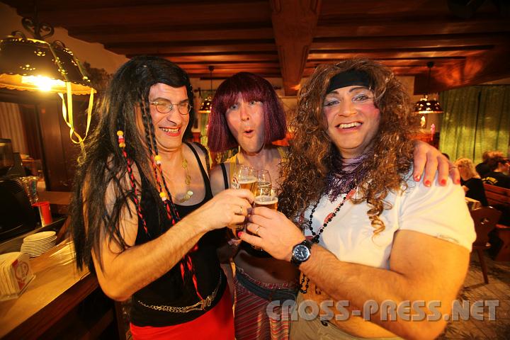 2009.02.24_22.09.17_01.jpg - Die charmanten "Ertler Top Models" Wally, Tony und Jonty punkteten mit ihrer Gebirgs-Zartheit