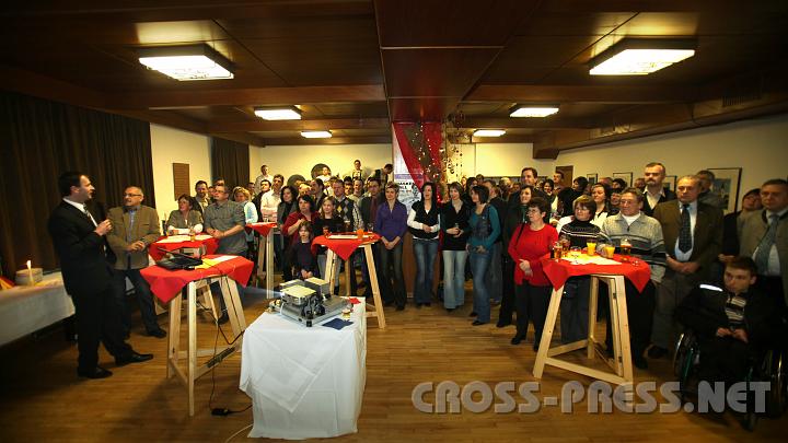 2010.01.08_20.09.35.jpg - Neujahrsempfang im Gasthaus Lohnecker: hier der Jahresr�ckblick des Kulturvereins, pr�sentiert von Mag. Franz Farfeleder.