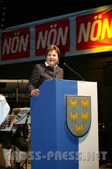 2008.09.27_20.55.59.JPG - LAbg. Michaela Hinterholzer bedankte sich herzlich f�r dieses gro�e Namenstagsfest. :)