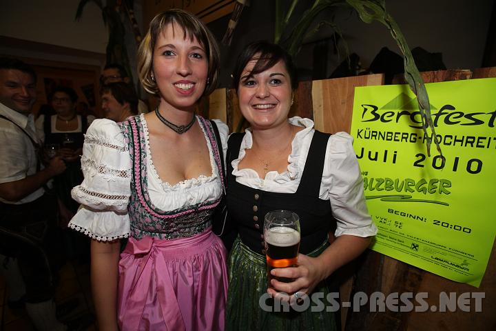2009.09.26_21.08.07.jpg - Regina Hinterbichler und Manuela Haider.