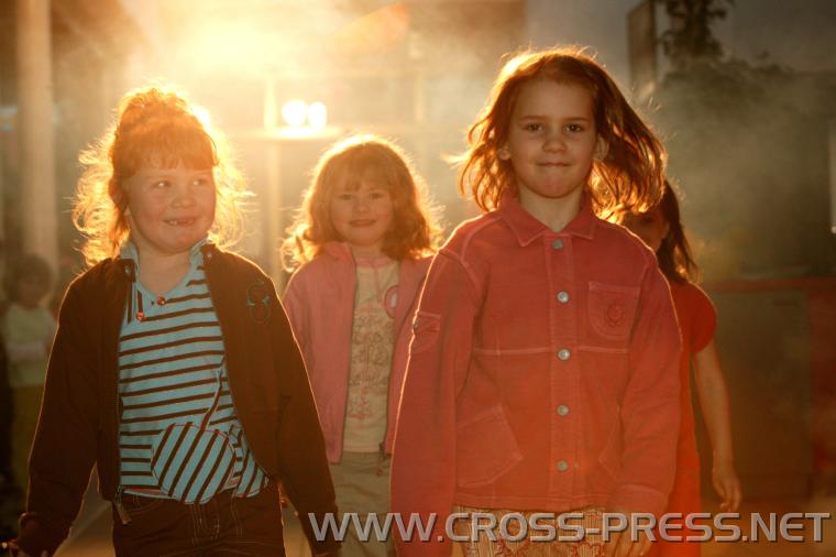 06.04.07_046 Mini-Starmodel im Rampenlicht