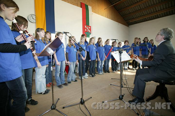 2008-02-20_16.00.31.JPG - Hauptschulchor unter der Leitung von HOL Josef Penzendorfer.