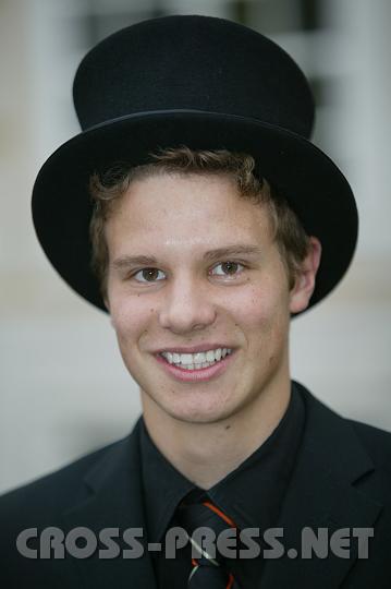 2008.06.13_18.07.02.JPG - Gl�cklicher Maturant.