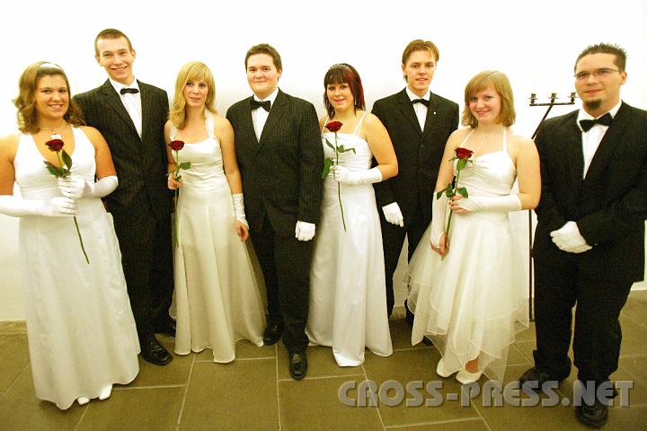 2008.10.18_20.24.15_01.JPG - Die  "Broadwaystars" der Katholischen Jugend am Weg zum Eintanzen.  V.l.n.r.: Monika Hochbichler, Thomas Grimps, Christine Reitner, Christian Kern, Claudia Reitner, Bernhard Kinast, Doris Reitner und Christoph Abel.