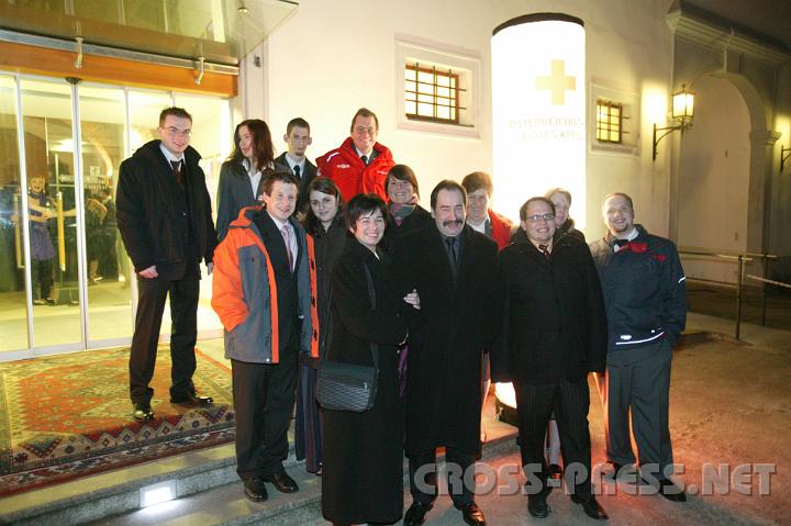 2009.01.10_23.10.59.JPG - St.Valentiner Rotkreuzler im Aufbruch.