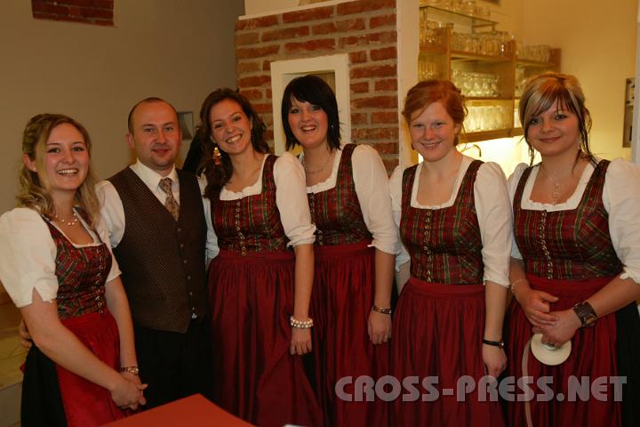 2009.02.07_20.42.36.jpg - Eine besonders fesche und gastfreundliche Runde am Empfang: v.l.n.r.: Petra Wolf, Johannes Hirtenlehner, Elisabetz Rohrhofer, Julia Gelbenegger, Sabine Kaltenb�ck und Karin Kern.