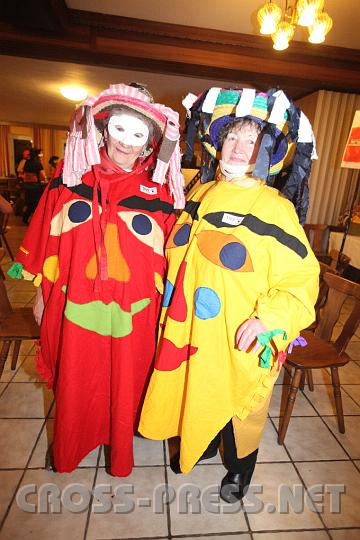 2009.02.21_21.49.39.jpg - Sympathische "Vogelscheuchen" Hermine Auer und Erna Hei�.