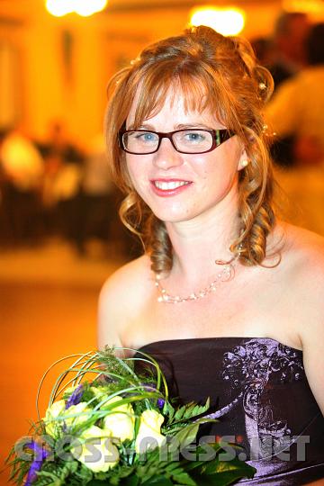 2009.11.14_21.40.38.jpg - Die strahlende "Ball-K�nigin des Jahres" Gudrun Str�u�l.